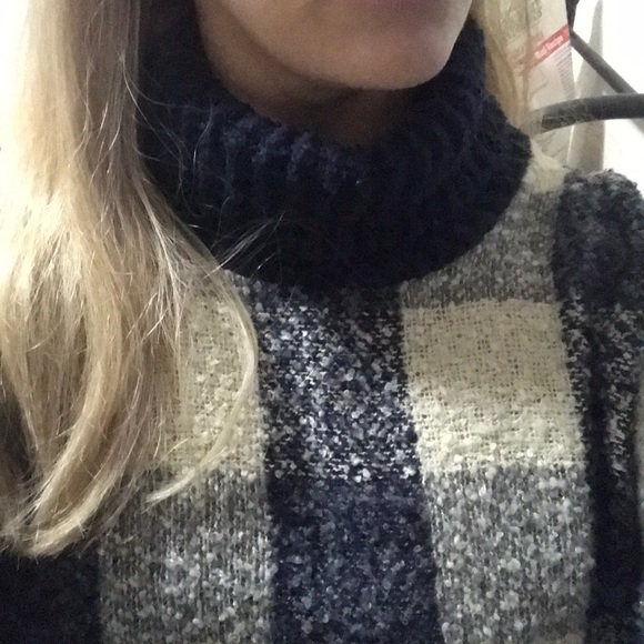 Checkered pancho - Picture 3 of 3